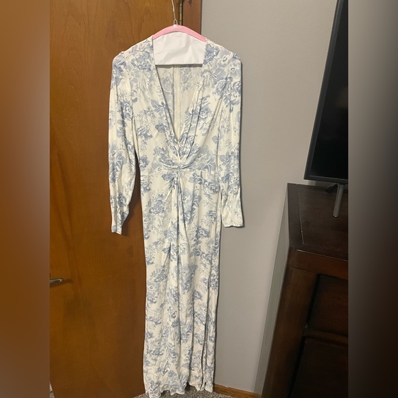 Reformation Gatsby Dress( White and Blue floral print) - Picture 7 of 7